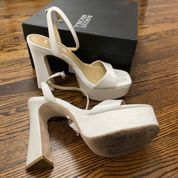 BADGLEY MISCHKA CAIA crystal heart platform white heels 6.5 - Picture 7 of 7